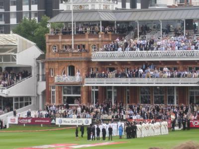 HER MAJESTY GREETS THE PLAYERS AT THE LUNCH BREAK